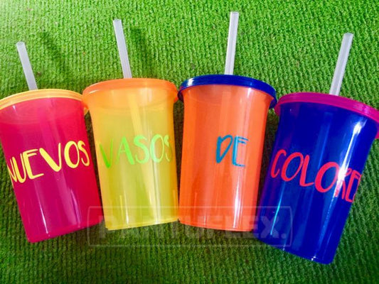 Vasos neon con popote para boda y XV años