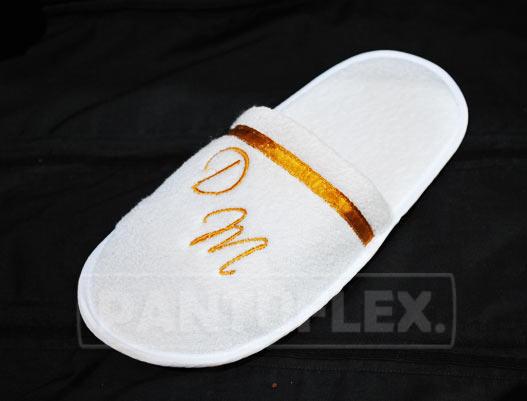 PANTUFLAS PARA FIESTAS INICIALES ORO 1