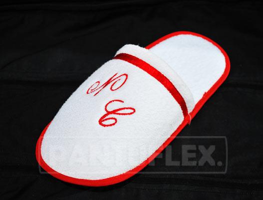 PANTUFLAS PARA FIESTAS INICIALES ROJO