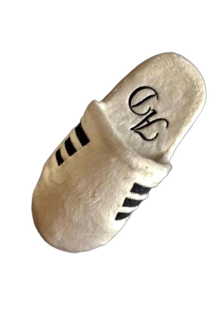 Pantufla Peluche tipo Tenis